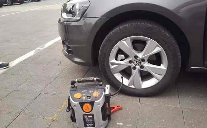 安义汽车搭电案例
